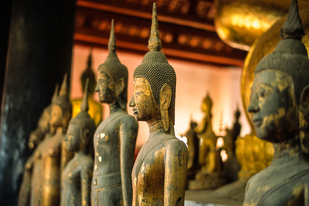 351153